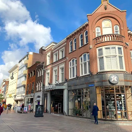 Sunny 45m2 Penthouse With Balcony And Terrace - R65c Эйндховен